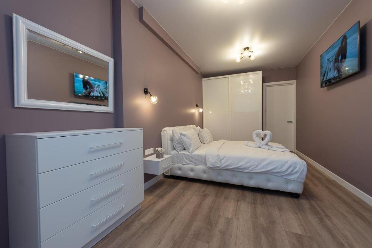 New Modern Apartments. Metro Minskaya Kiev Exterior foto